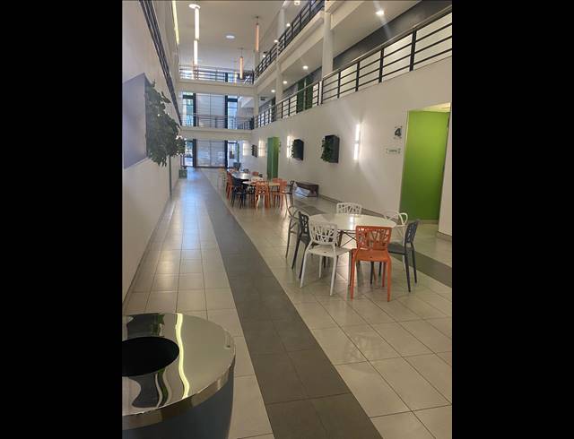 79M² BUSINESS TO LET IN CHASE VALLEY